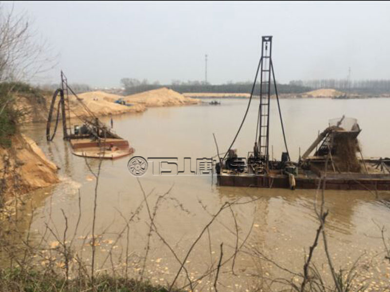 無節(jié)制開采河沙，河堤受損嚴(yán)重