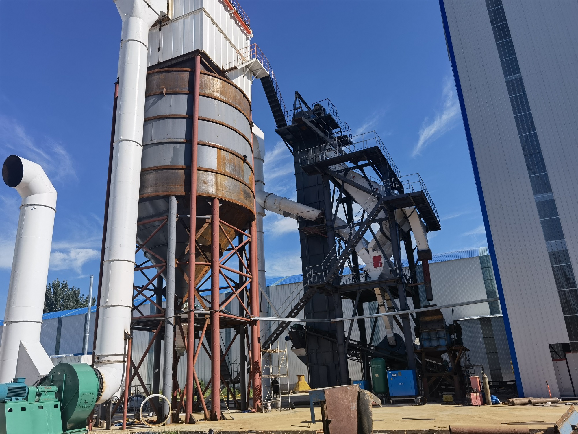 機(jī)制砂如何生產(chǎn)？干法和濕法制砂有什么區(qū)別？